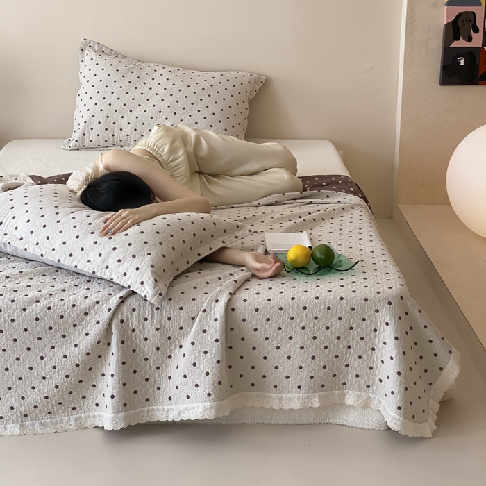 91家纺网 家纺一手货源 找家纺 麻依 2025新款安心棉四层纱布床盖三件套 小波点
