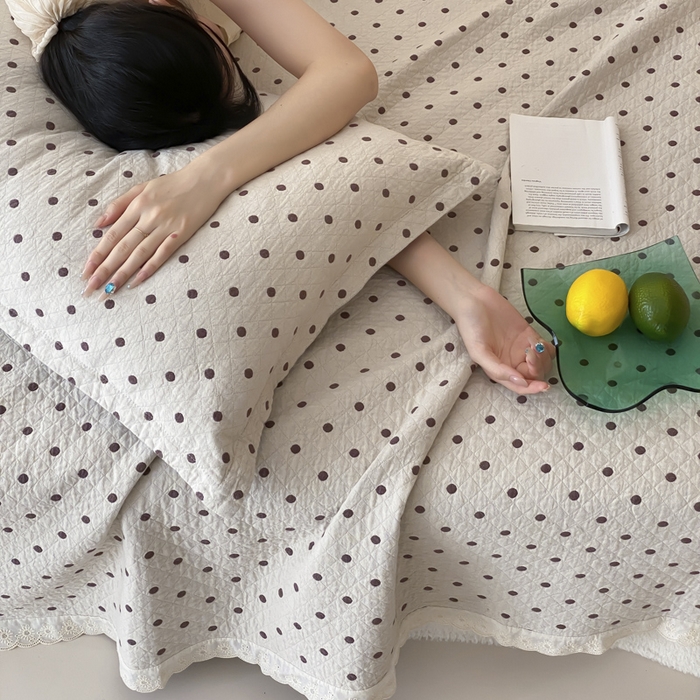 91家纺网 家纺一手货源 找家纺 麻依 2025新款安心棉四层纱布床盖三件套 小波点