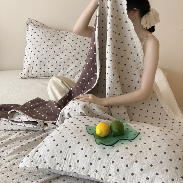 91家纺网 家纺一手货源 找家纺 麻依 2025新款安心棉四层纱布床盖三件套 小波点