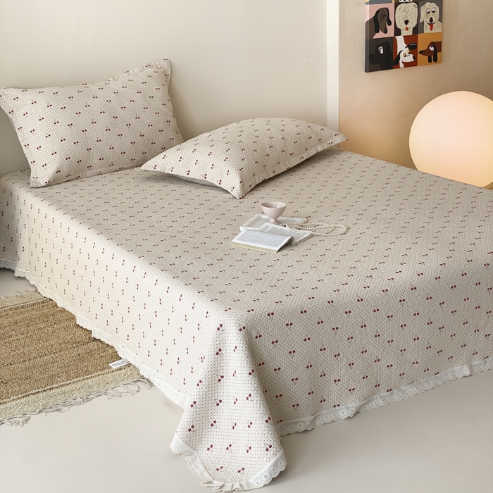 91家纺网 家纺一手货源 找家纺 麻依 2025新款安心棉四层纱布床盖三件套 樱桃红了