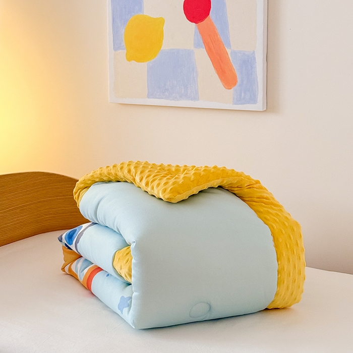 91家纺网 家纺一手货源 找家纺 嗨生活 2025新款针织棉豆豆被儿童豆豆被幼儿园豆豆被被子被芯 叠拍图