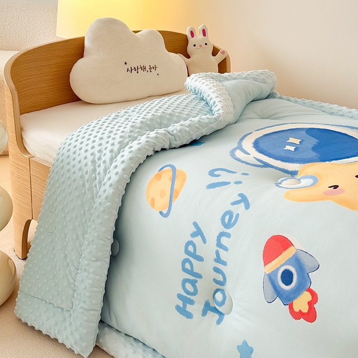 91家纺网 家纺一手货源 找家纺 嗨生活 2025新款针织棉豆豆被儿童豆豆被幼儿园豆豆被被子被芯 开心宇航员