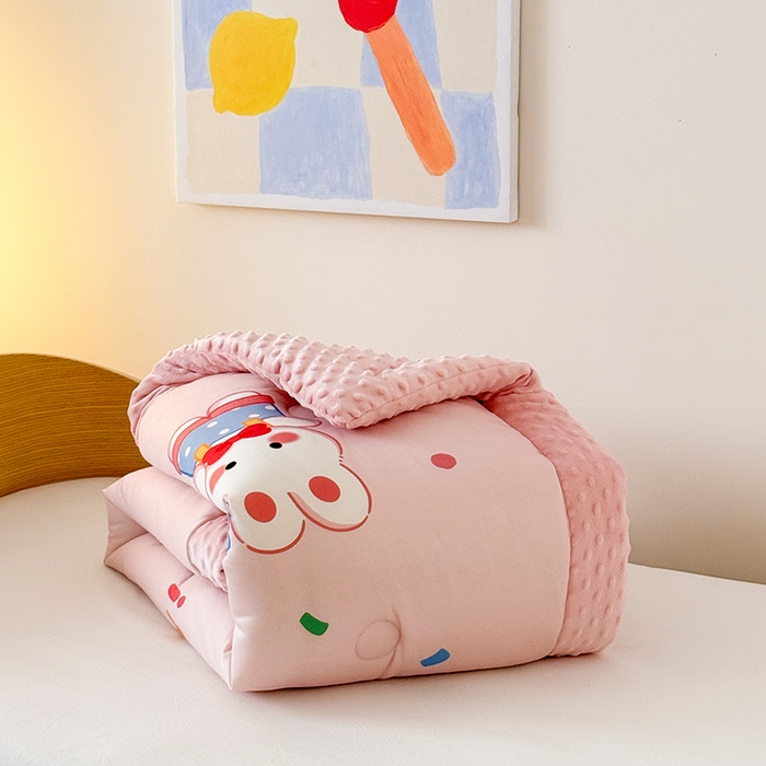 91家纺网 家纺一手货源 找家纺 嗨生活 2025新款针织棉豆豆被儿童豆豆被幼儿园豆豆被被子被芯 叠拍图