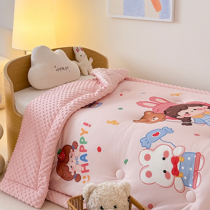 91家纺网 家纺一手货源 找家纺 嗨生活 2025新款针织棉豆豆被儿童豆豆被幼儿园豆豆被被子被芯 开心女孩