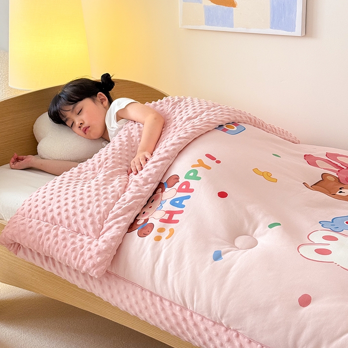 91家纺网 家纺一手货源 找家纺 嗨生活 2025新款针织棉豆豆被儿童豆豆被幼儿园豆豆被被子被芯 开心女孩