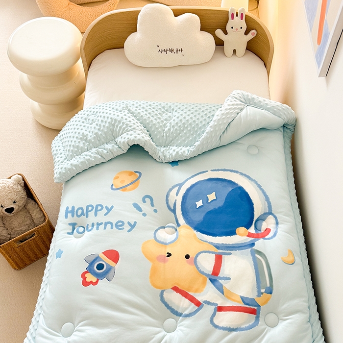 91家纺网 家纺一手货源 找家纺 嗨生活 2025新款针织棉豆豆被儿童豆豆被幼儿园豆豆被被子被芯 开心宇航员