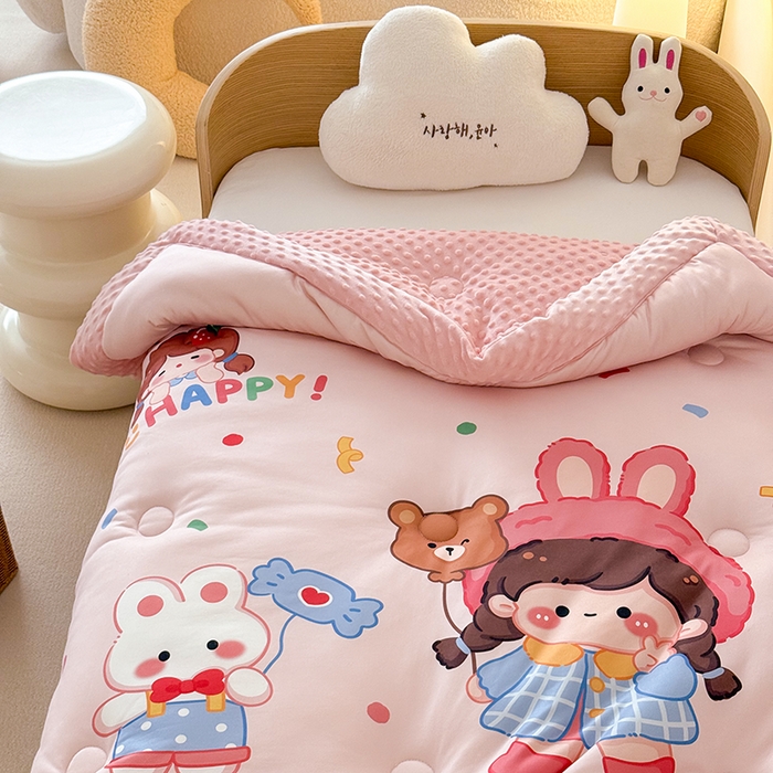 91家纺网 家纺一手货源 找家纺 嗨生活 2025新款针织棉豆豆被儿童豆豆被幼儿园豆豆被被子被芯 开心女孩