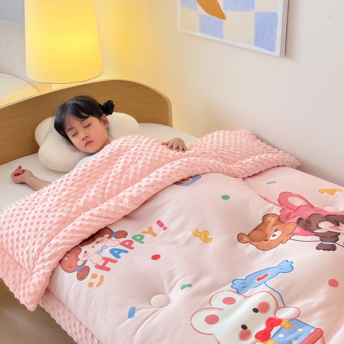 91家纺网 家纺一手货源 找家纺 嗨生活 2025新款针织棉豆豆被儿童豆豆被幼儿园豆豆被被子被芯 开心女孩