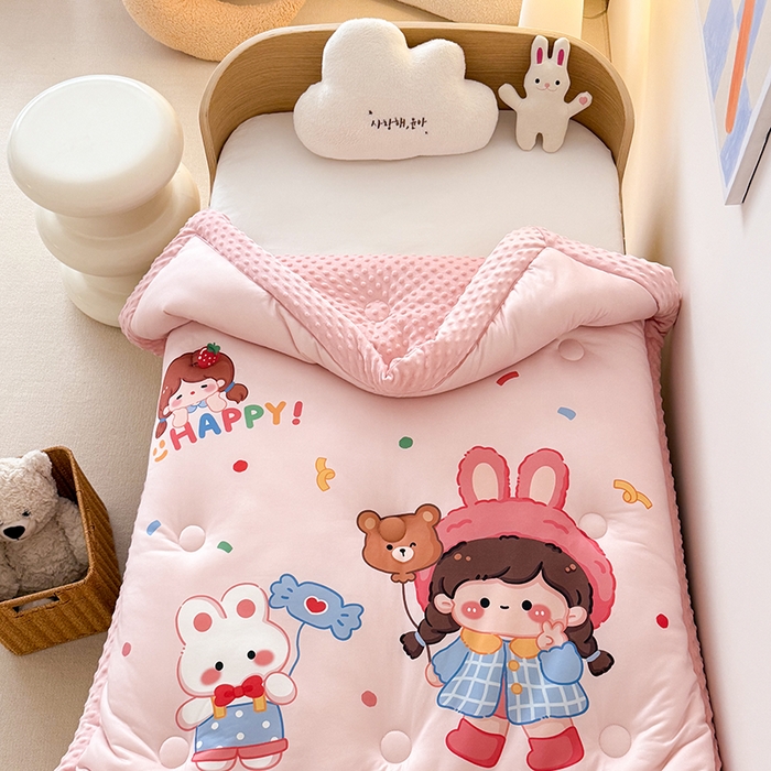 91家纺网 家纺一手货源 找家纺 嗨生活 2025新款针织棉豆豆被儿童豆豆被幼儿园豆豆被被子被芯 开心女孩