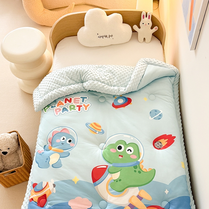 91家纺网 家纺一手货源 找家纺 嗨生活 2025新款针织棉豆豆被儿童豆豆被幼儿园豆豆被被子被芯 恐龙派对