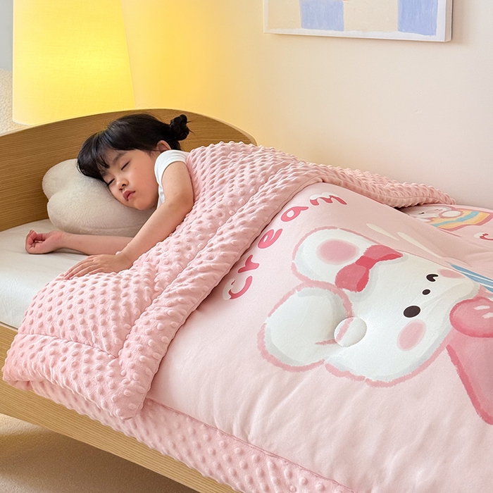 91家纺网 家纺一手货源 找家纺 嗨生活 2025新款针织棉豆豆被儿童豆豆被幼儿园豆豆被被子被芯 萌小兔