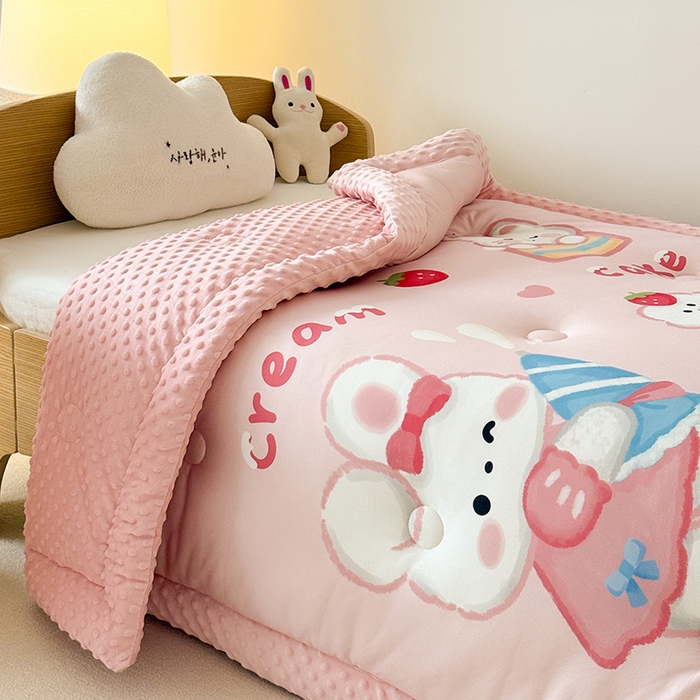 91家纺网 家纺一手货源 找家纺 嗨生活 2025新款针织棉豆豆被儿童豆豆被幼儿园豆豆被被子被芯 萌小兔