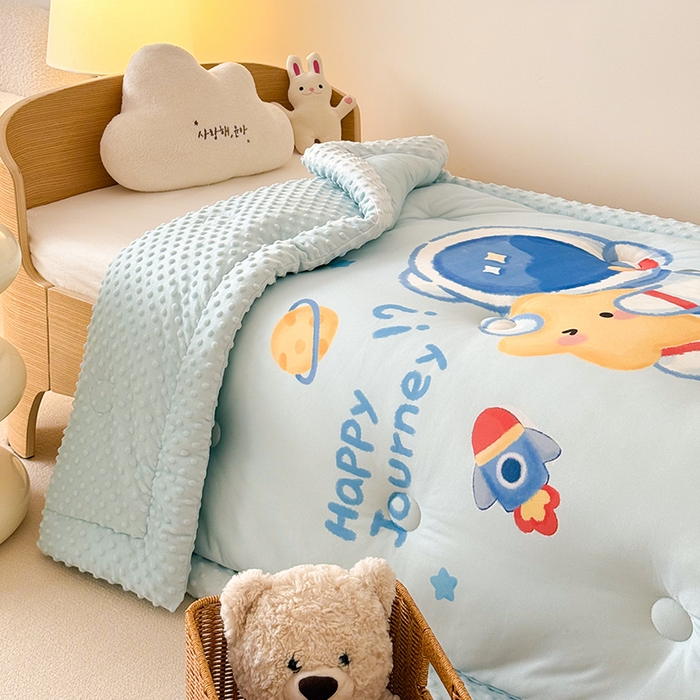 91家纺网 家纺一手货源 找家纺 嗨生活 2025新款针织棉豆豆被儿童豆豆被幼儿园豆豆被被子被芯 开心宇航员