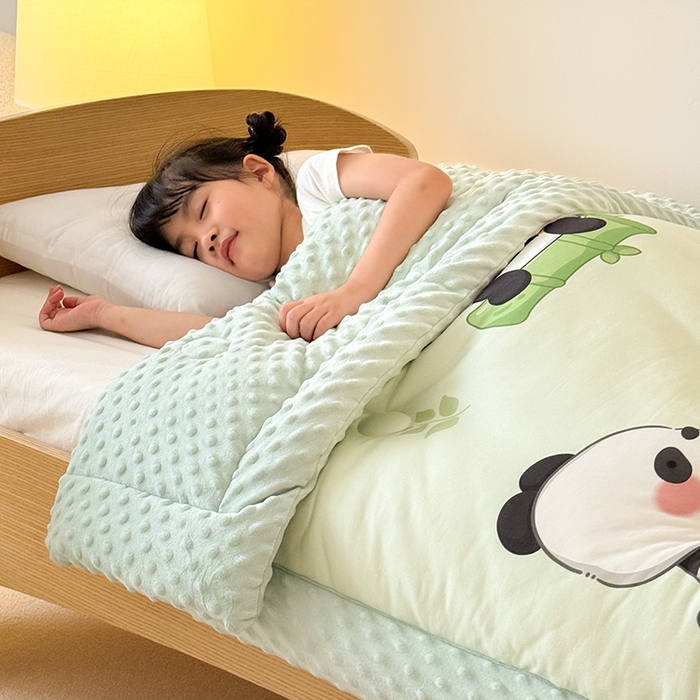 91家纺网 家纺一手货源 找家纺 嗨生活 2025新款针织棉豆豆被儿童豆豆被幼儿园豆豆被被子被芯 熊猫之家