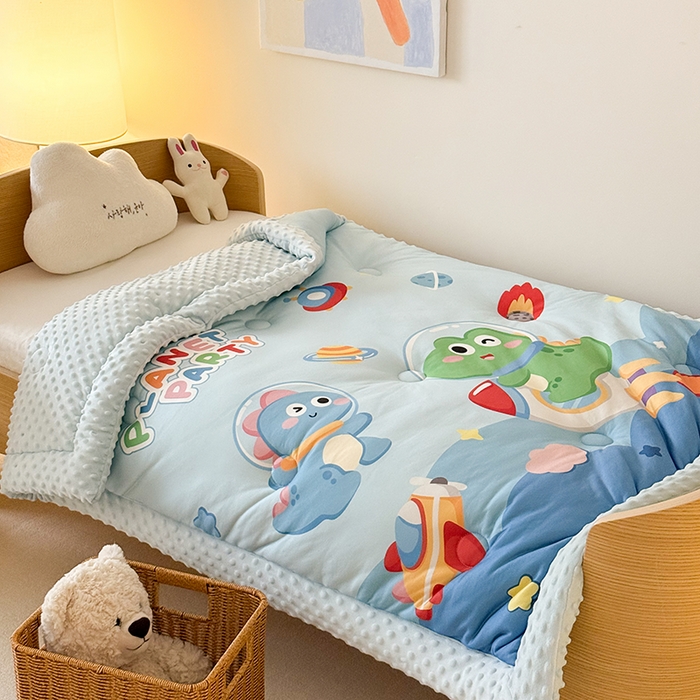 91家纺网 家纺一手货源 找家纺 嗨生活 2025新款针织棉豆豆被儿童豆豆被幼儿园豆豆被被子被芯 恐龙派对