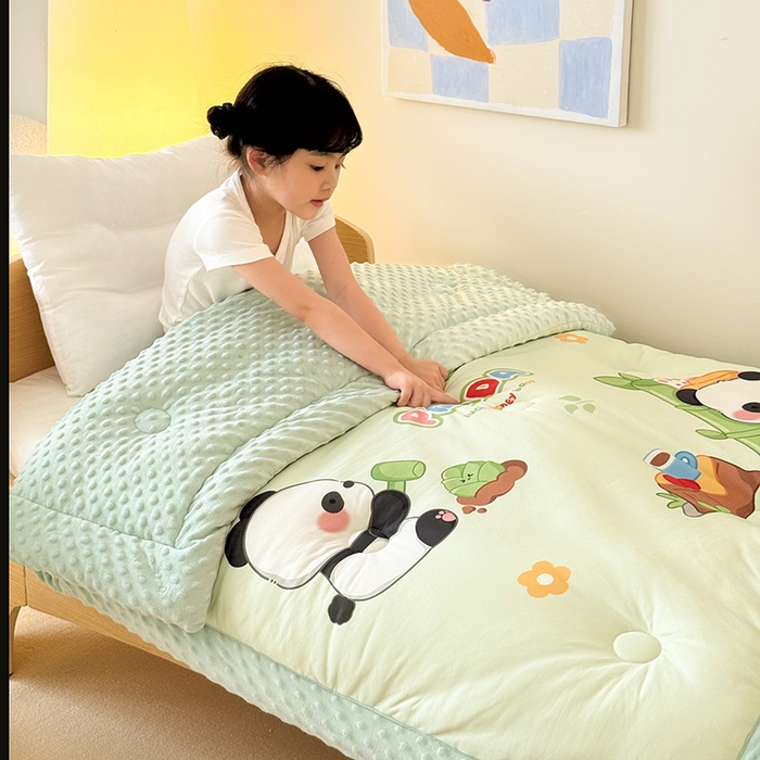 91家纺网 家纺一手货源 找家纺 嗨生活 2025新款针织棉豆豆被儿童豆豆被幼儿园豆豆被被子被芯 熊猫之家