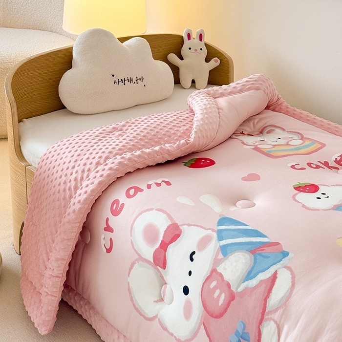 91家纺网 家纺一手货源 找家纺 嗨生活 2025新款针织棉豆豆被儿童豆豆被幼儿园豆豆被被子被芯 萌小兔