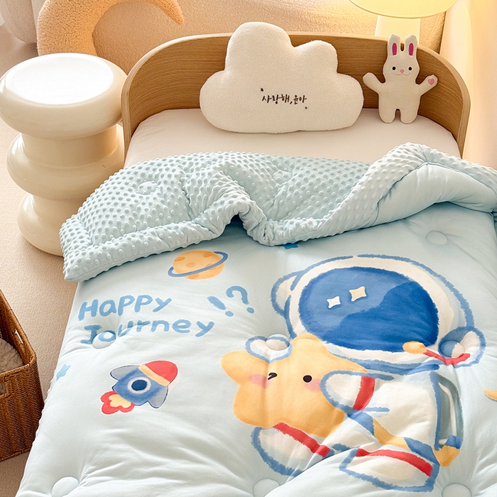 91家纺网 家纺一手货源 找家纺 嗨生活 2025新款针织棉豆豆被儿童豆豆被幼儿园豆豆被被子被芯 开心宇航员