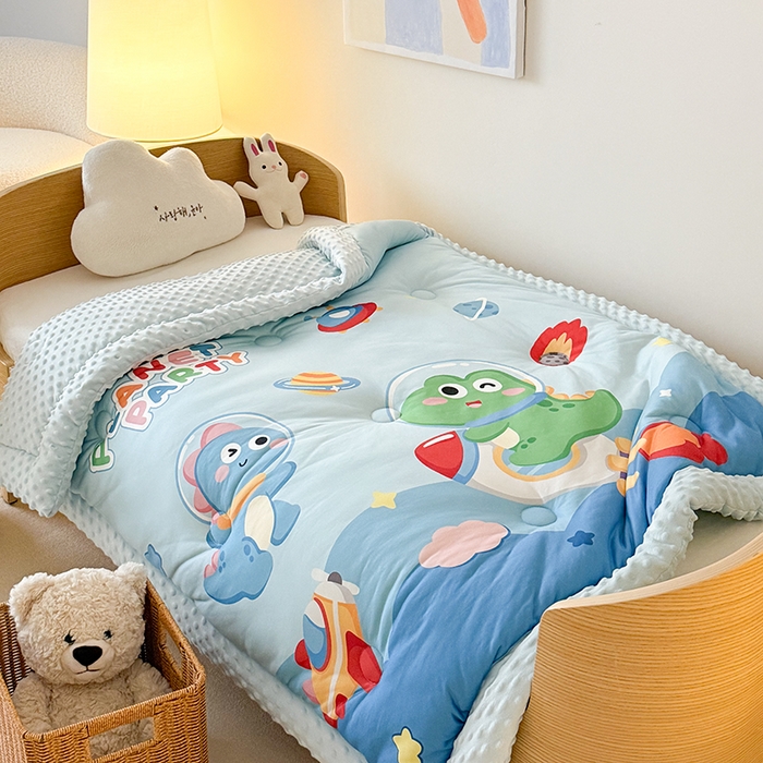 91家纺网 家纺一手货源 找家纺 嗨生活 2025新款针织棉豆豆被儿童豆豆被幼儿园豆豆被被子被芯 恐龙派对