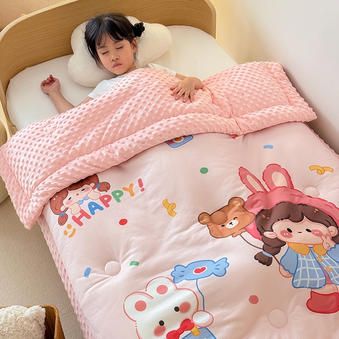 91家纺网 家纺一手货源 找家纺 嗨生活 2025新款针织棉豆豆被儿童豆豆被幼儿园豆豆被被子被芯 开心女孩