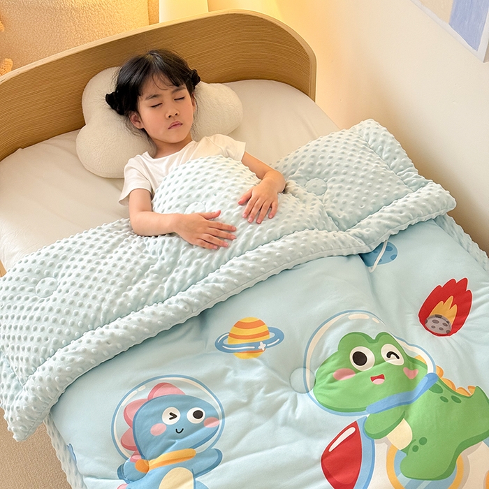 91家纺网 家纺一手货源 找家纺 嗨生活 2025新款针织棉豆豆被儿童豆豆被幼儿园豆豆被被子被芯 恐龙派对