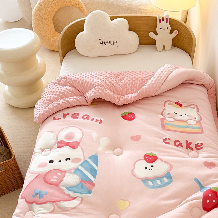 91家纺网 家纺一手货源 找家纺 嗨生活 2025新款针织棉豆豆被儿童豆豆被幼儿园豆豆被被子被芯 萌小兔