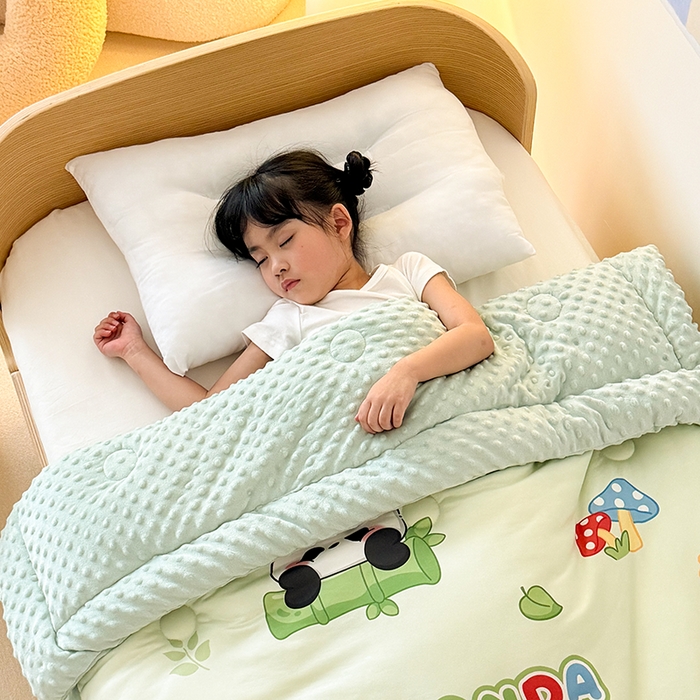 91家纺网 家纺一手货源 找家纺 嗨生活 2025新款针织棉豆豆被儿童豆豆被幼儿园豆豆被被子被芯 熊猫之家