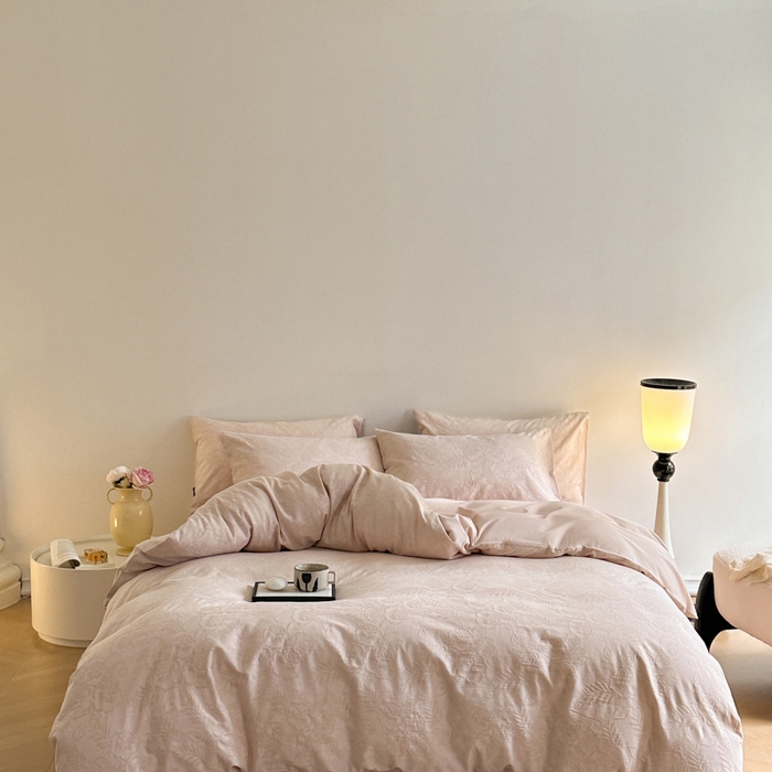 91家纺网 家纺一手货源 找家纺 宜代光年 2025新款60s水洗棉提花系列四件套-第一批-场景一 海棠