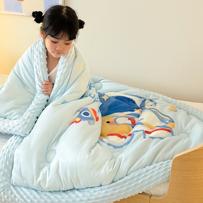 91家纺网 家纺一手货源 找家纺 嗨生活 2025新款针织棉豆豆被儿童豆豆被幼儿园豆豆被被子被芯 开心宇航员