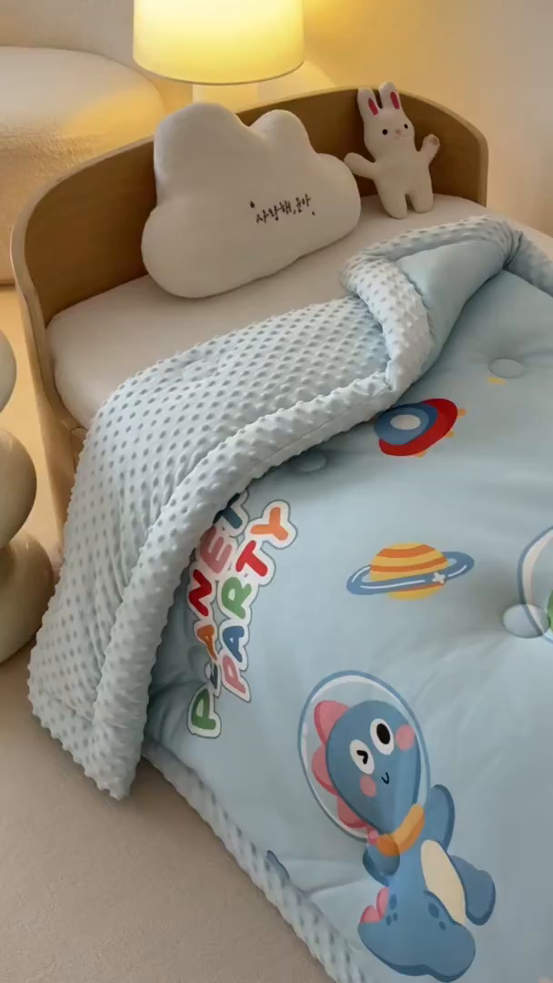 91家纺网 家纺一手货源 找家纺 嗨生活 2025新款针织棉豆豆被儿童豆豆被幼儿园豆豆被被子被芯 恐龙派对