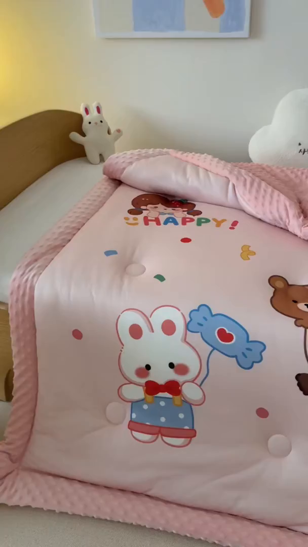 91家纺网 家纺一手货源 找家纺 嗨生活 2025新款针织棉豆豆被儿童豆豆被幼儿园豆豆被被子被芯 开心女孩