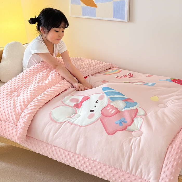 91家纺网 家纺一手货源 找家纺 嗨生活 2025新款针织棉豆豆被儿童豆豆被幼儿园豆豆被被子被芯 萌小兔