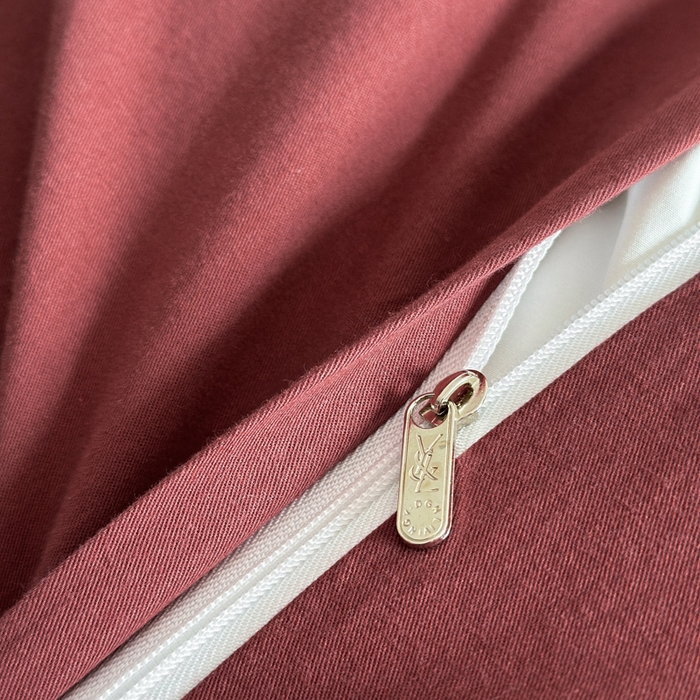 91家纺网 家纺一手货源 找家纺 宜代光年 2025新款60s水洗棉提花系列四件套-第一批-场景一 玫瑰佳人-红