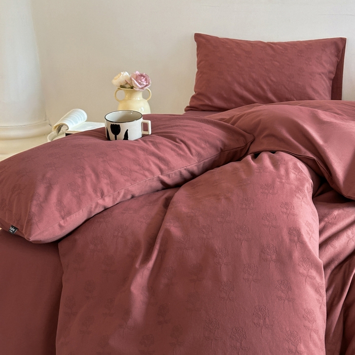 91家纺网 家纺一手货源 找家纺 宜代光年 2025新款60s水洗棉提花系列四件套-第一批-场景一 玫瑰佳人-红