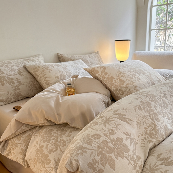 91家纺网 家纺一手货源 找家纺 宜代光年 2025新款60s水洗棉提花系列四件套-第一批-场景一 繁花-咖