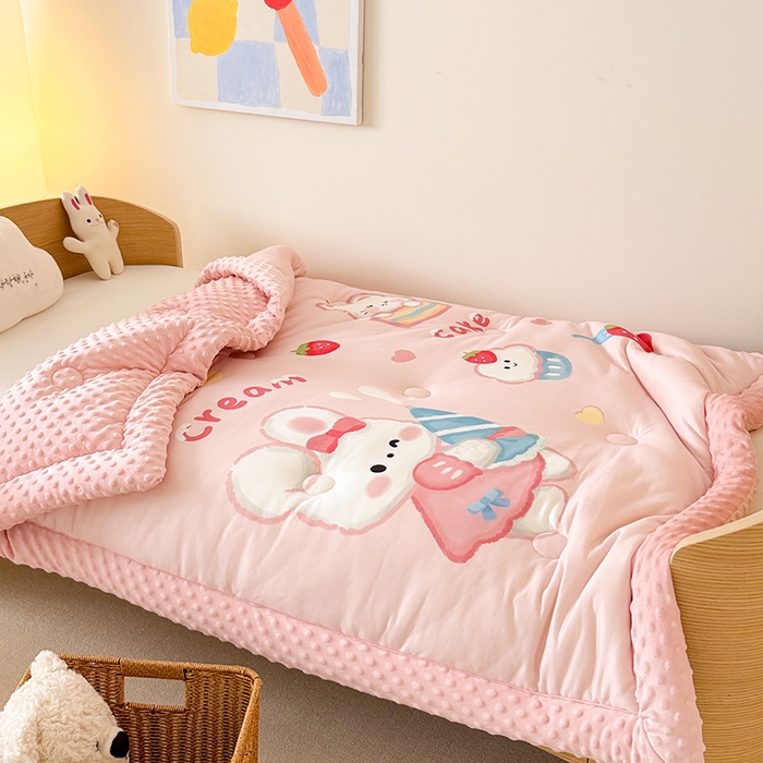 91家纺网 家纺一手货源 找家纺 嗨生活 2025新款针织棉豆豆被儿童豆豆被幼儿园豆豆被被子被芯 萌小兔