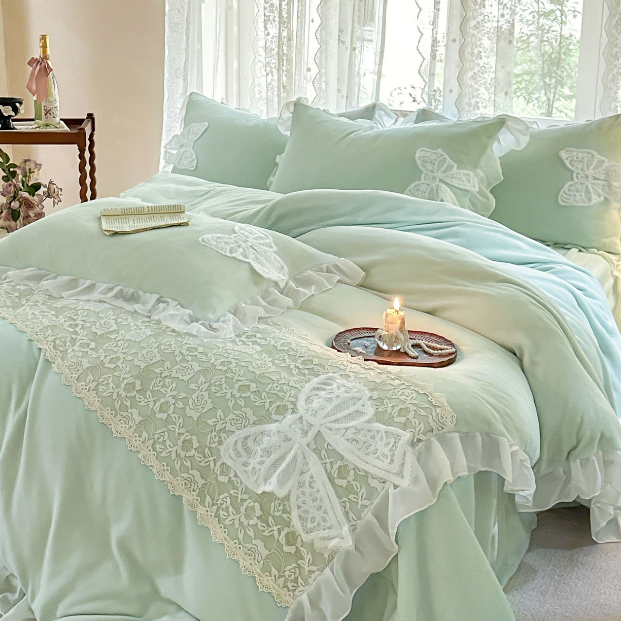 91家纺网 家纺一手货源 找家纺 （总）2025新款立体蝴蝶结公主风牛奶绒蕾丝花边四件套-艾拉系列