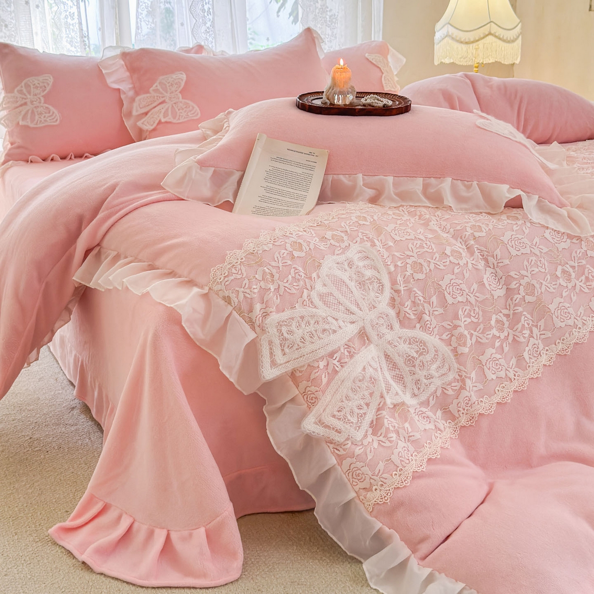 91家纺网 家纺一手货源 找家纺 （总）米可 2025新款立体蝴蝶结公主风牛奶绒蕾丝花边四件套-艾拉系列二