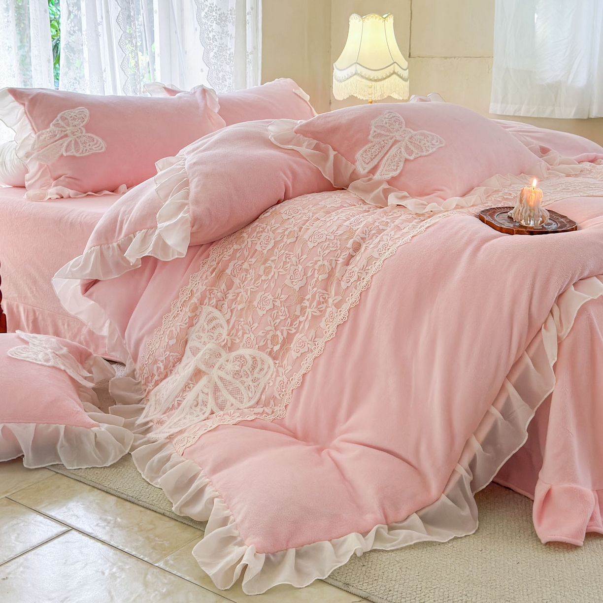 91家纺网 家纺一手货源 找家纺 （总）米可 2025新款立体蝴蝶结公主风牛奶绒蕾丝花边四件套-艾拉系列二