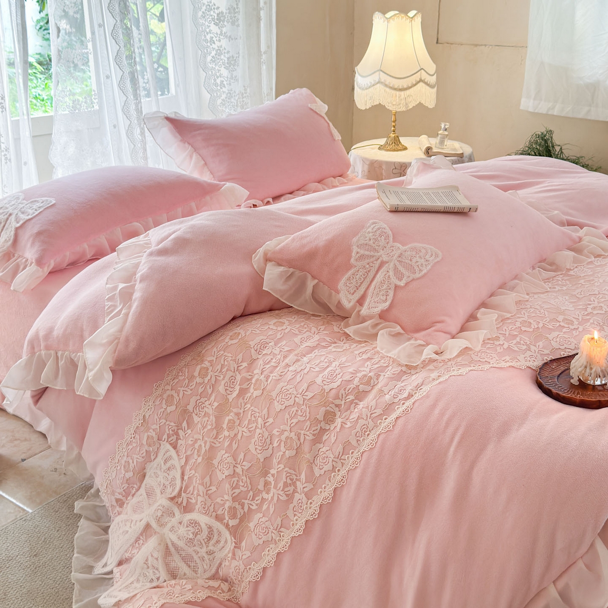 91家纺网 家纺一手货源 找家纺 （总）米可 2025新款立体蝴蝶结公主风牛奶绒蕾丝花边四件套-艾拉系列二