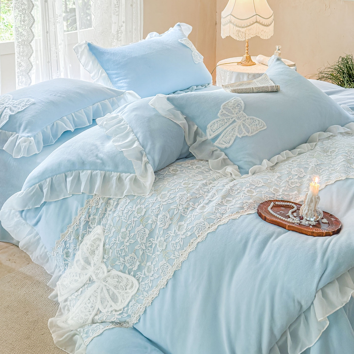 91家纺网 家纺一手货源 找家纺 米可 2025新款立体蝴蝶结公主风牛奶绒蕾丝花边四件套-艾拉系列二 艾拉-浅蓝