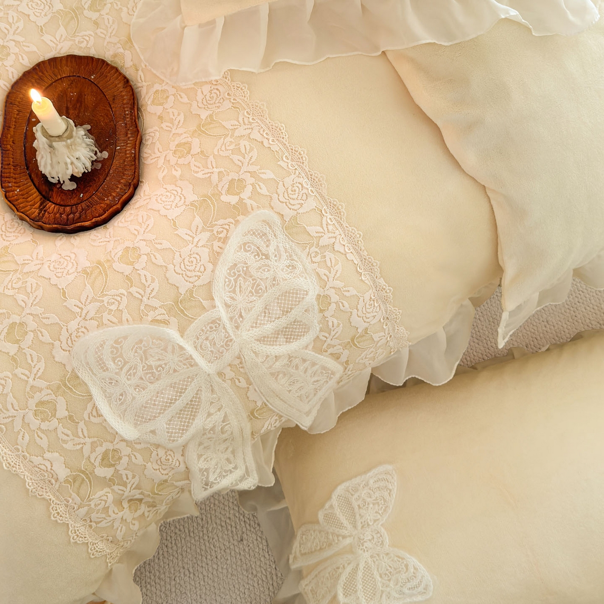 91家纺网 家纺一手货源 找家纺 米可 2025新款立体蝴蝶结公主风牛奶绒蕾丝花边四件套-艾拉系列二 艾拉-米黄