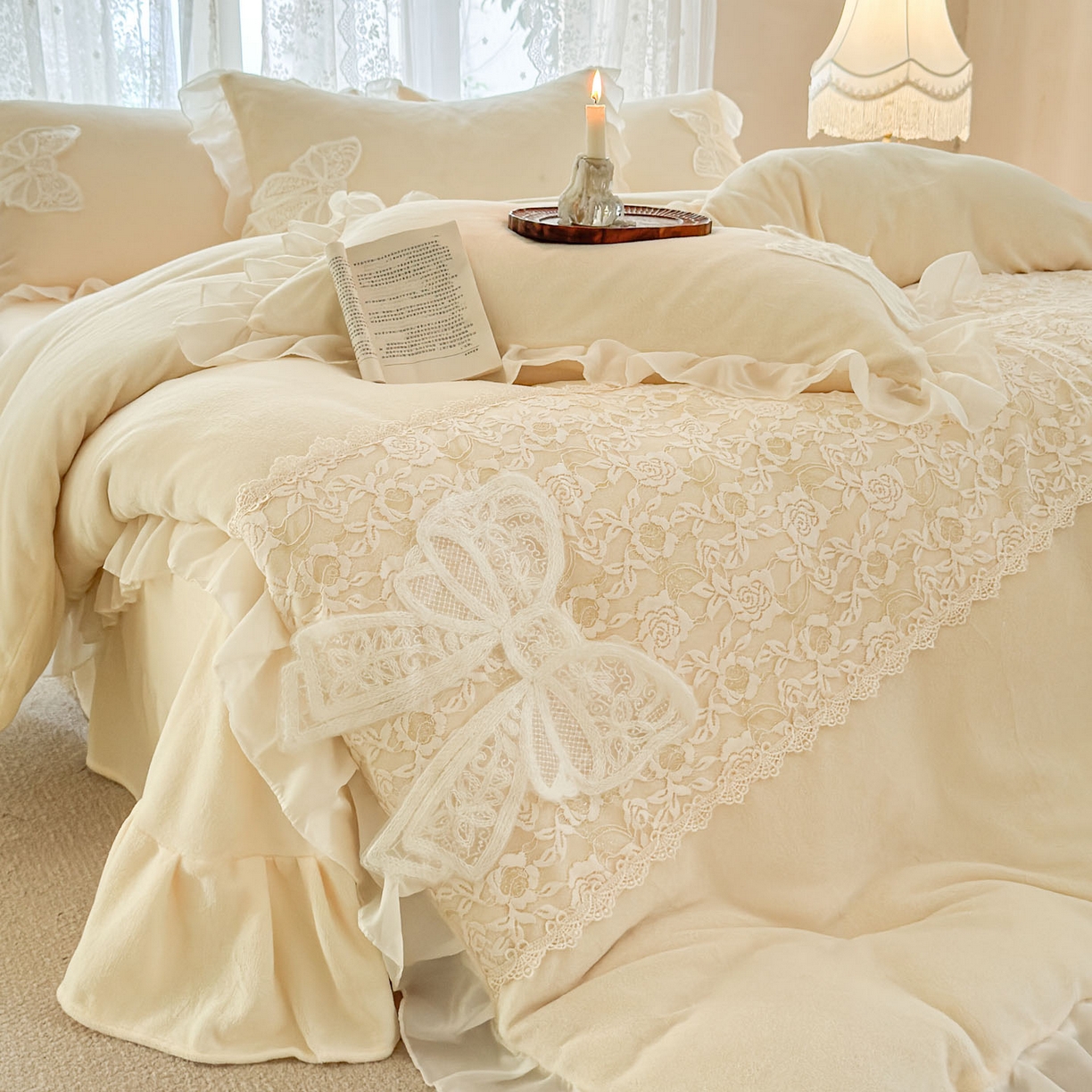 91家纺网 家纺一手货源 找家纺 米可 2025新款立体蝴蝶结公主风牛奶绒蕾丝花边四件套-艾拉系列二 艾拉-米黄