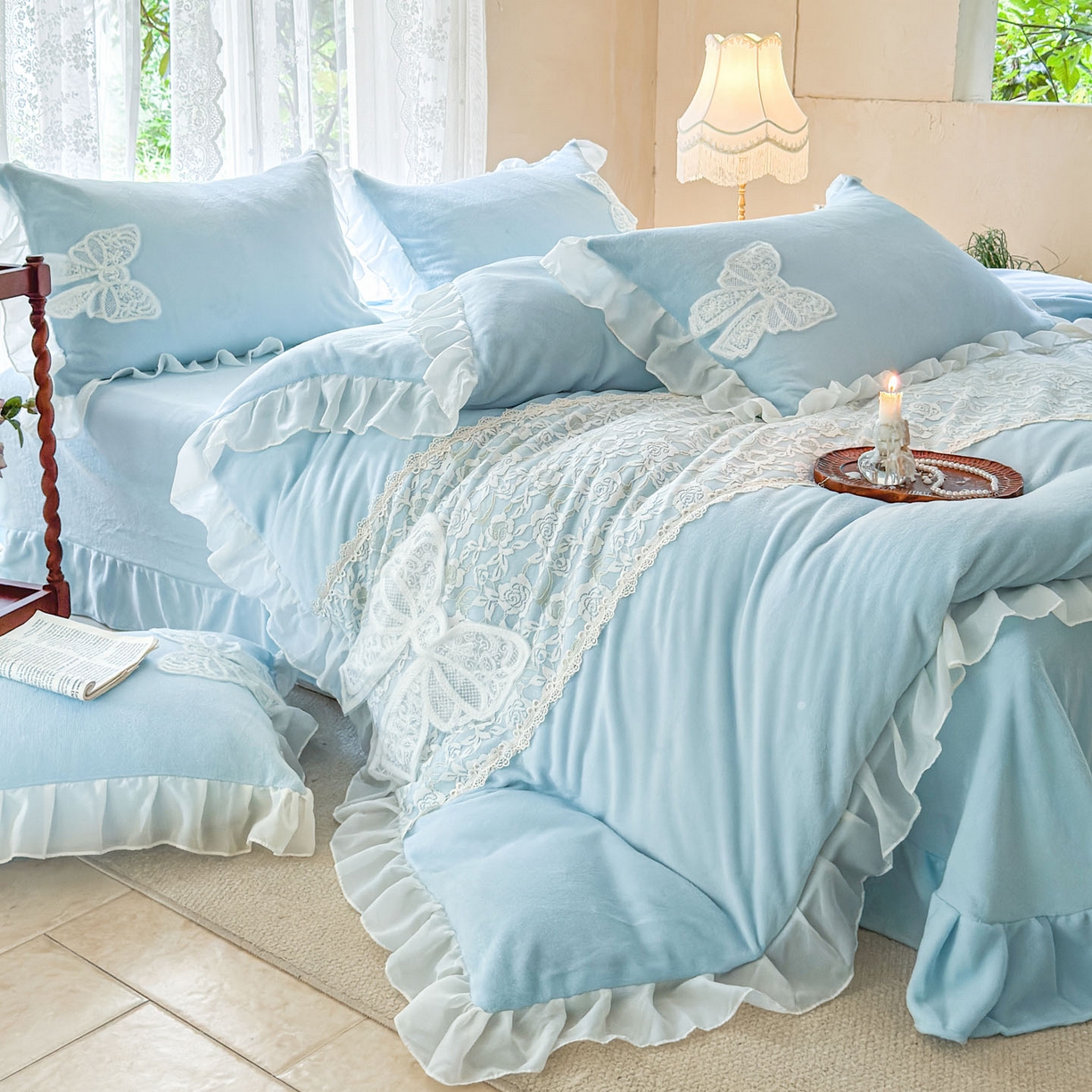 91家纺网 家纺一手货源 找家纺 米可 2025新款立体蝴蝶结公主风牛奶绒蕾丝花边四件套-艾拉系列二 艾拉-浅蓝