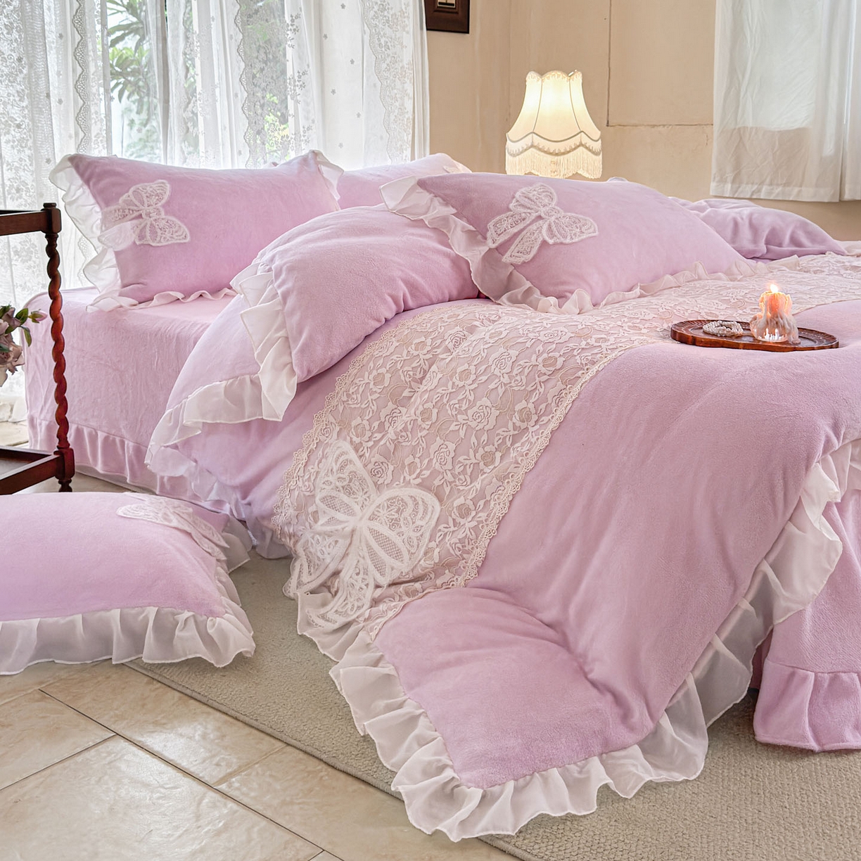 91家纺网 家纺一手货源 找家纺 米可 2025新款立体蝴蝶结公主风牛奶绒蕾丝花边四件套-艾拉系列二 艾拉-浅紫