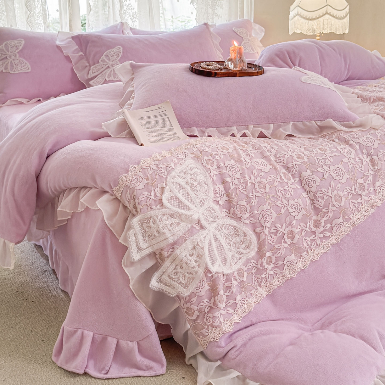 91家纺网 家纺一手货源 找家纺 米可 2025新款立体蝴蝶结公主风牛奶绒蕾丝花边四件套-艾拉系列二 艾拉-浅紫