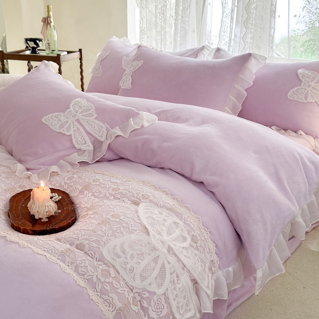 91家纺网 家纺一手货源 找家纺 米可 2025新款立体蝴蝶结公主风牛奶绒蕾丝花边四件套-艾拉系列二 艾拉-浅紫