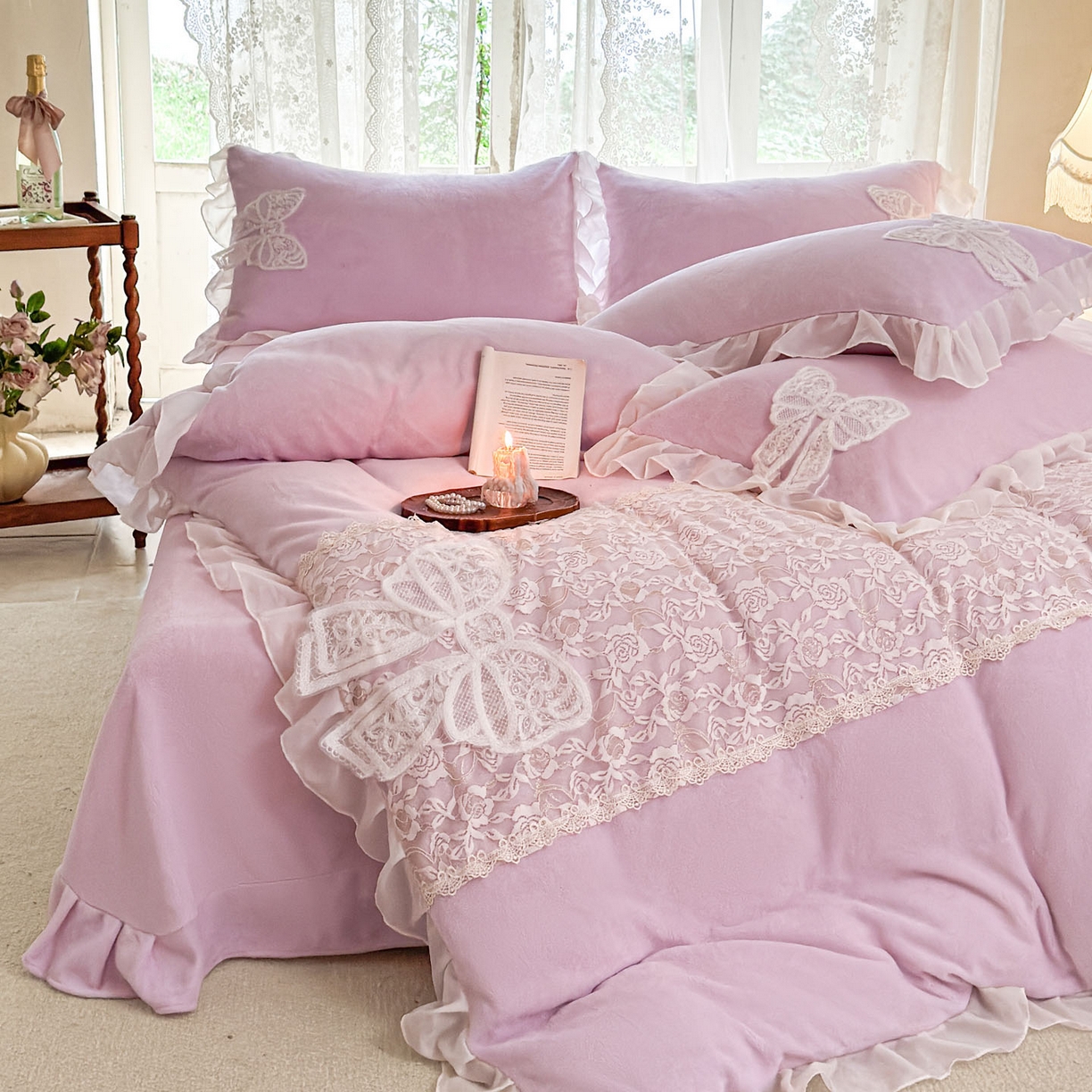 91家纺网 家纺一手货源 找家纺 米可 2025新款立体蝴蝶结公主风牛奶绒蕾丝花边四件套-艾拉系列二 艾拉-浅紫