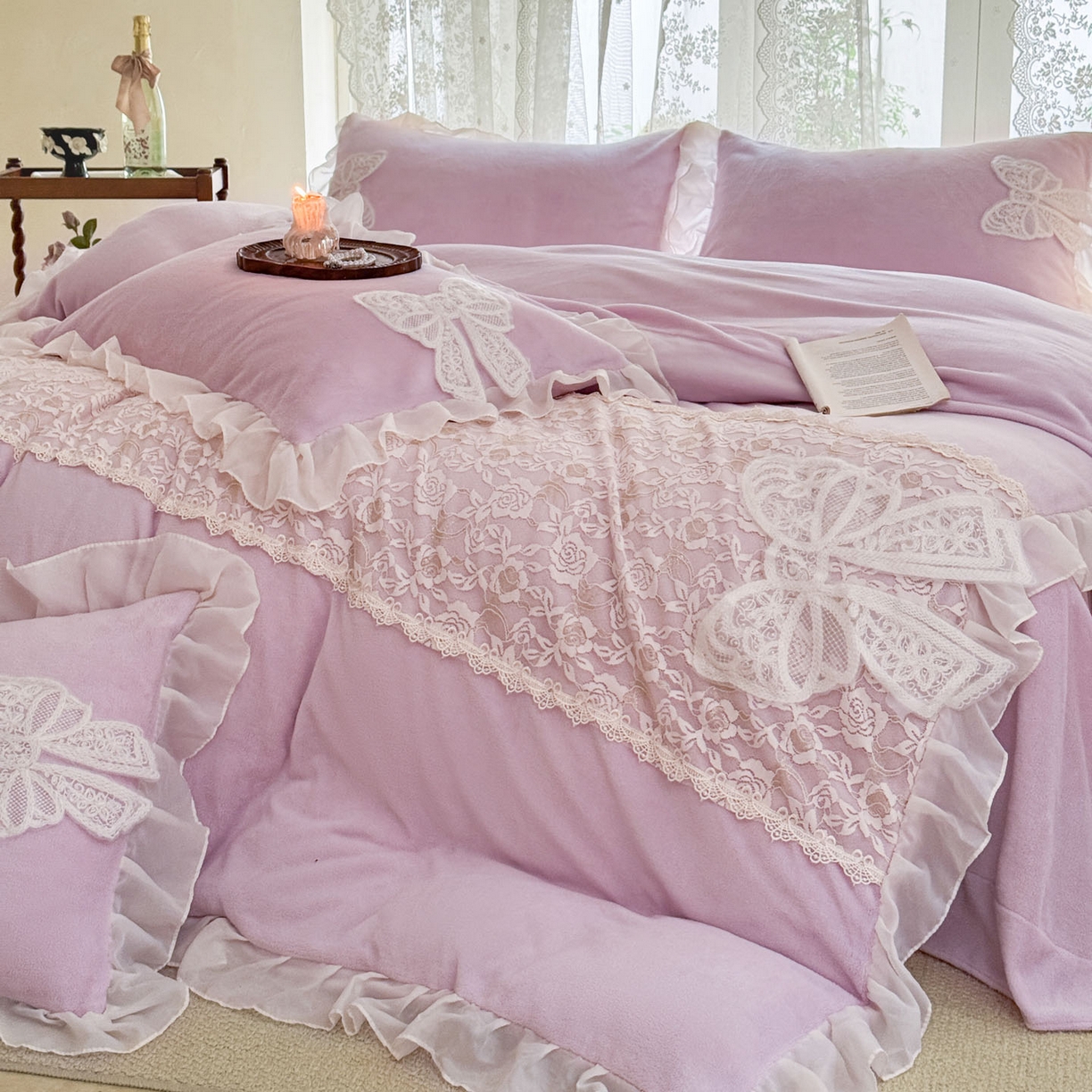 91家纺网 家纺一手货源 找家纺 米可 2025新款立体蝴蝶结公主风牛奶绒蕾丝花边四件套-艾拉系列二 艾拉-浅紫