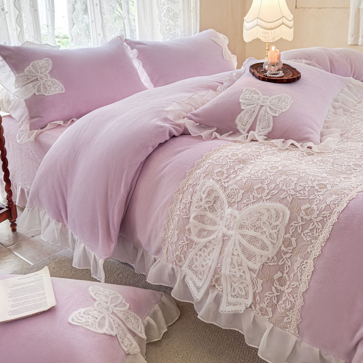 91家纺网 家纺一手货源 找家纺 米可 2025新款立体蝴蝶结公主风牛奶绒蕾丝花边四件套-艾拉系列二 艾拉-浅紫